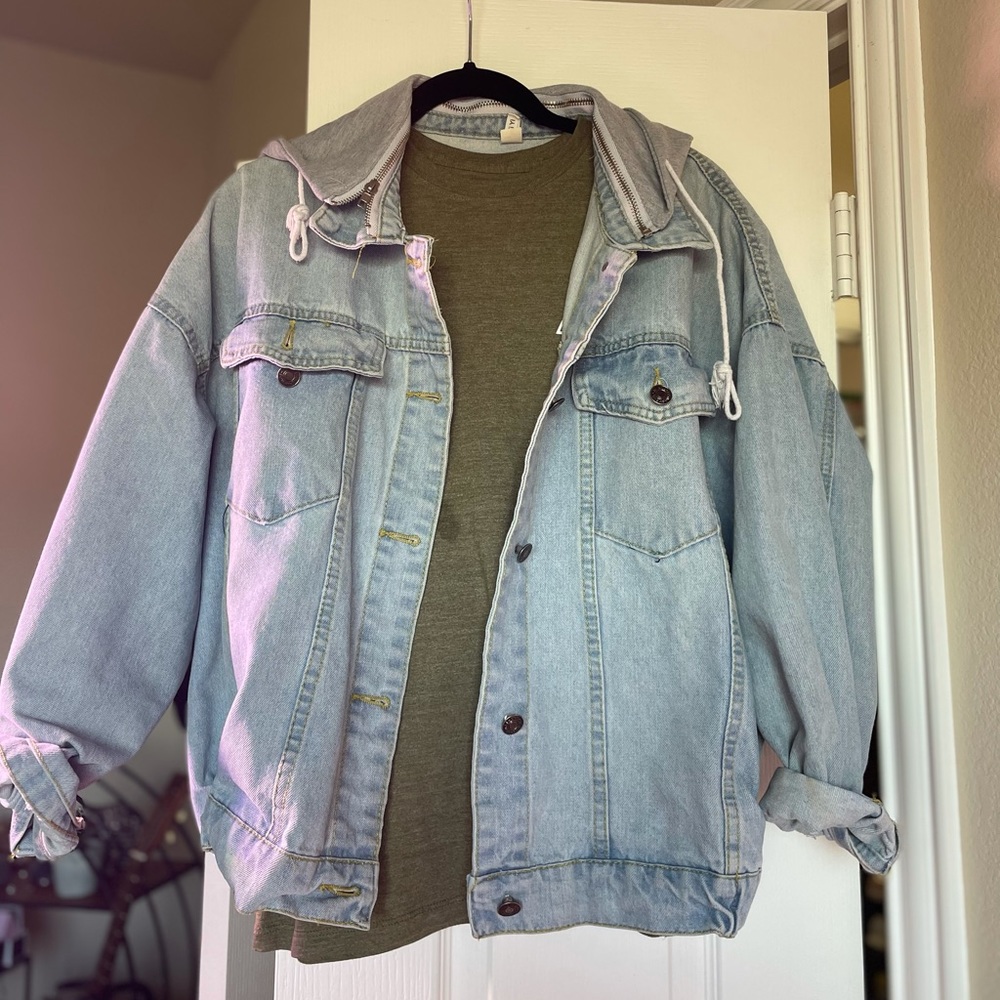 Jeans jacket with removable hood